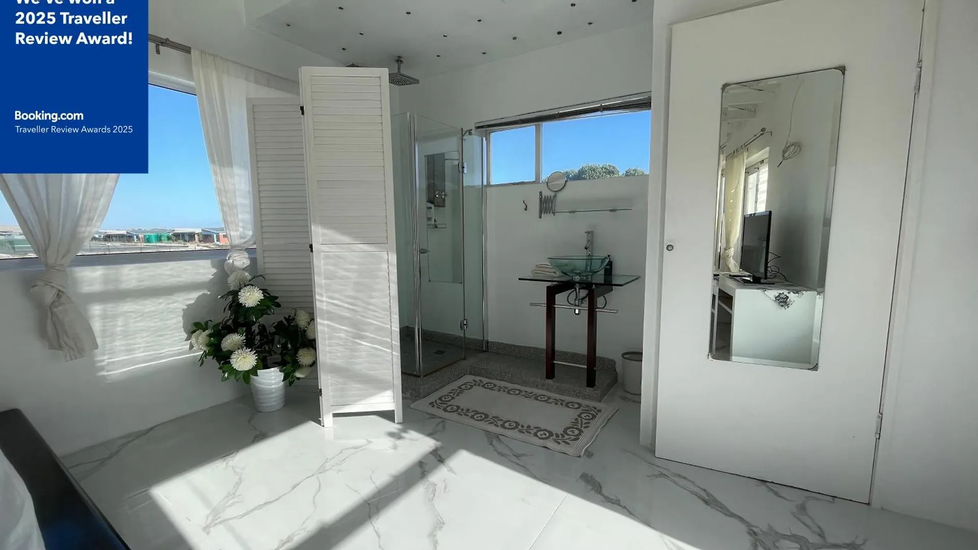 Spacious Park Island Studio At The Lake Cape Town South Africa