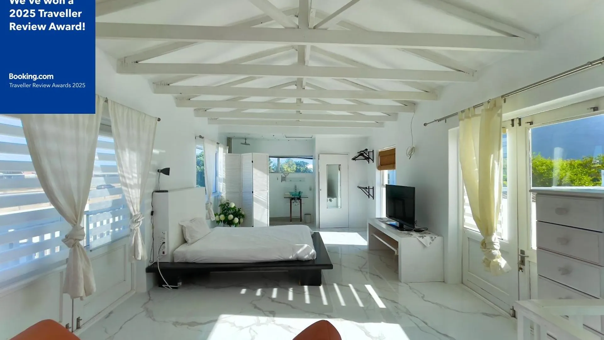 Spacious Park Island Studio At The Lake Cape Town